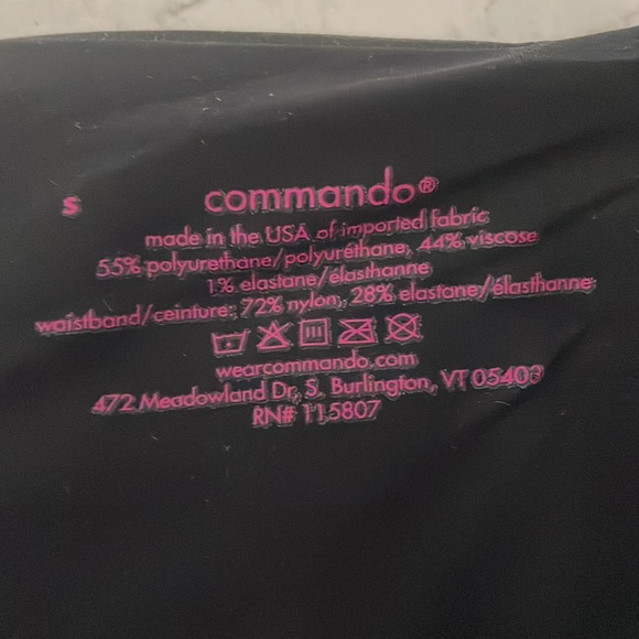 Commando Perfect Control Faux Leather Legging in Black. Size Small. - Picture 6 of 6